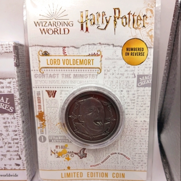 Harry Potter Limited Edition Knight Bus Medallion + Lord Voldemort Coin New - Picture 8 of 12